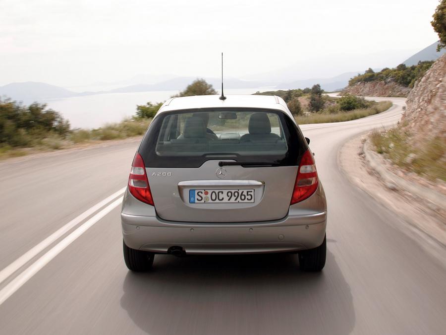  Mercedes-Benz A200 5-Door 2004 года  (фото 2 из 16)